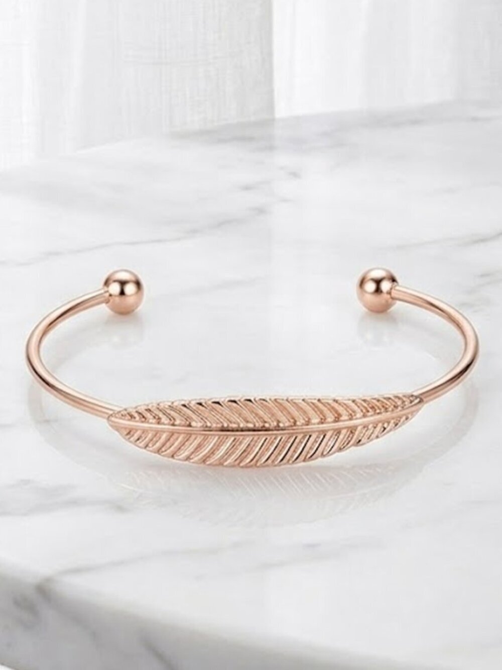Ladies Gold Leaf Dangle Bracelet